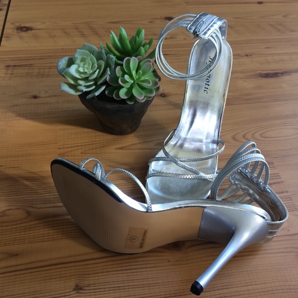 NWT Hypnotic Prima Silver Strappy Heels - Picture 3 of 5